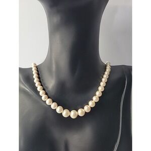 Vintage Graduated Faux Pearl Necklace Gold Tone Fishhook Clasp‎ Elegant Classic